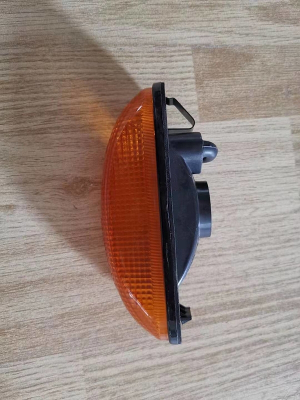 Hyundai Trago HD 260 Truck Parts Small Side Lamp Plastic Yellow OEM 92303-7M001 92304-7M001